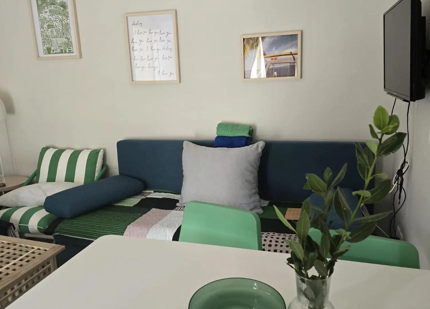 Paloma Bianca - Ensuite Bedroom, Lounge With Sofas, Balcony, Terrace & Jacuzzi - Near Beach Vir Appartement